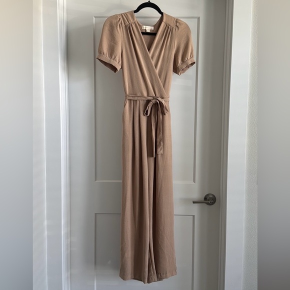 Monteau Los Angeles Puff Sleeve Jumpsuit - Women’s Medium Tan Minimalist Style - Picture 1 of 9